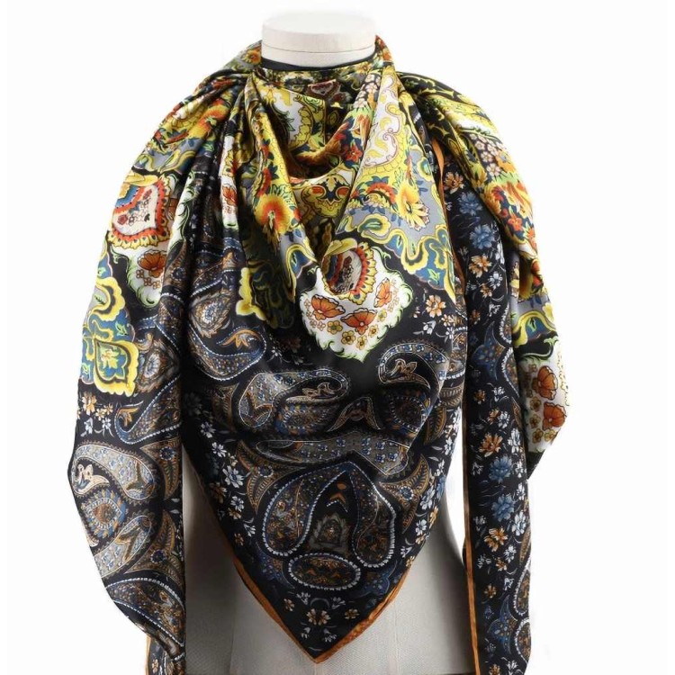 Foulard Grand carré Noir - 30% Soie Foulard Grand carré Noir - 30% Soie