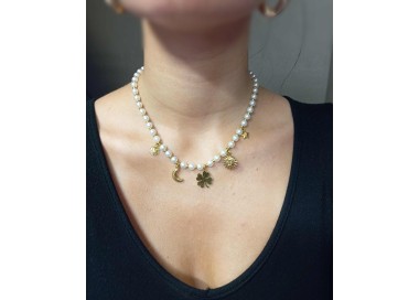 Collier Doré En Perles Blanches Avec Pendentifs Charms Porte-Bonheur - Acier Inoxydable