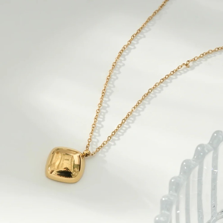 Collier Doré Avec Pendentif Cube Losange Brillant - Acier inoxydable