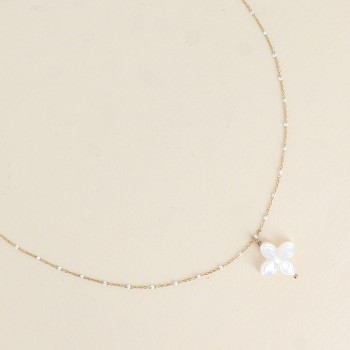 Collier - maille émaillée et pendentif trèfle nacré